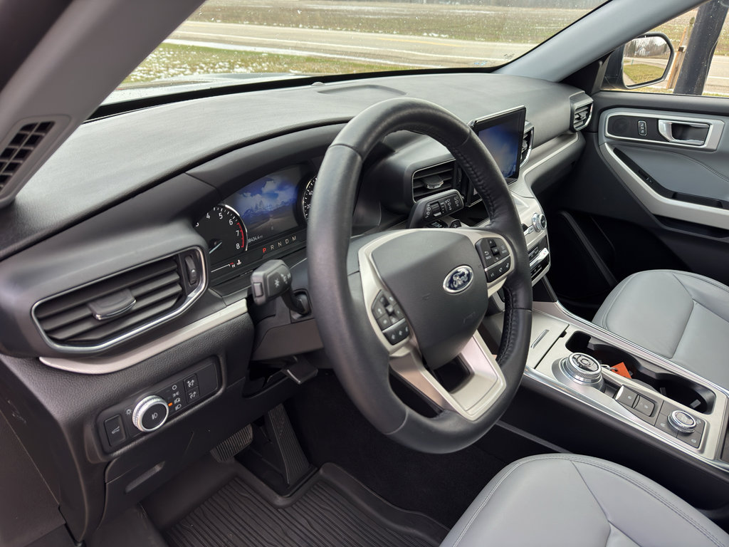 Used 2021 Ford Explorer XLT w/ XLT Sport Appearance Package image 21