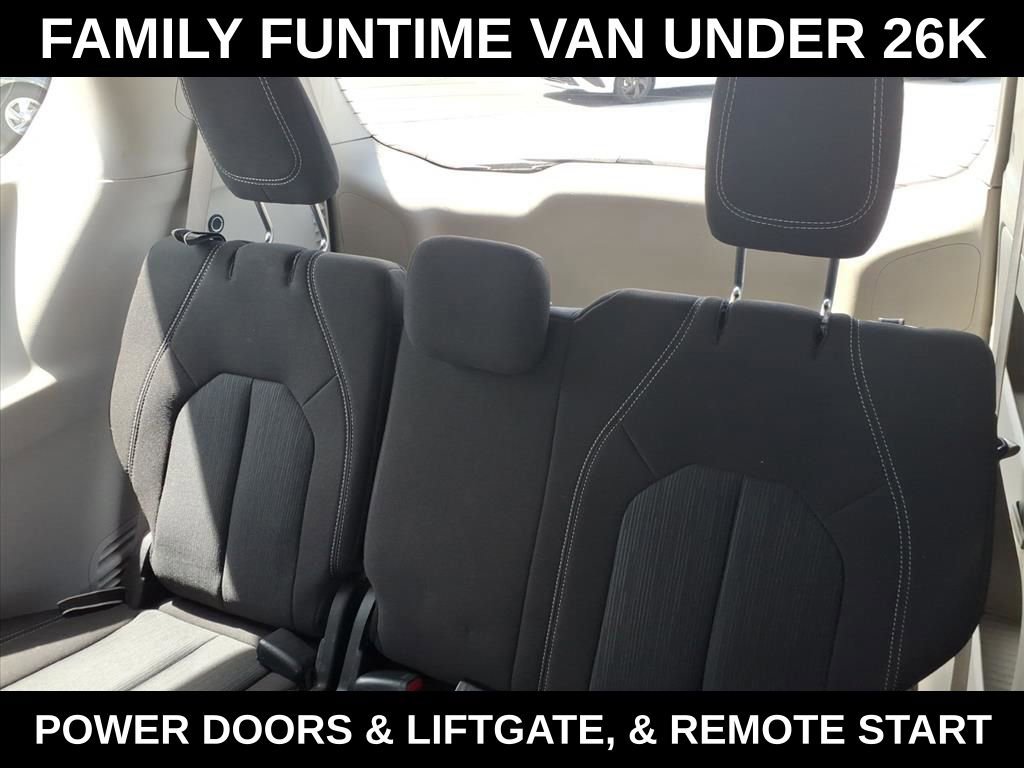 Used 2023 Chrysler Voyager LX image 27