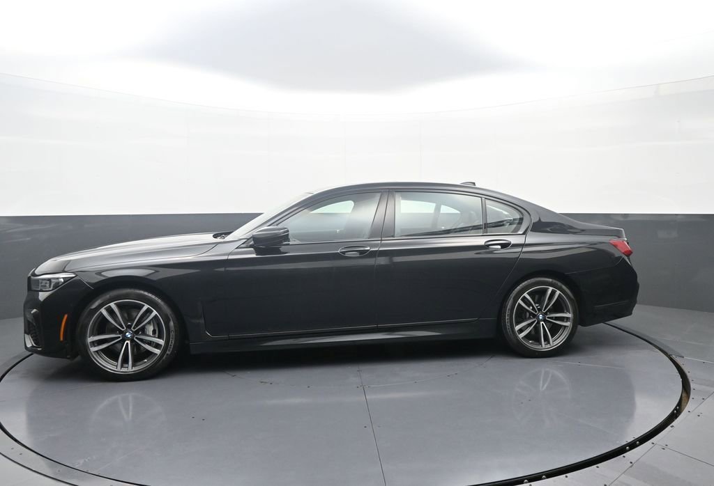 Used 2022 BMW 740i xDrive w/ M Sport Package image 4