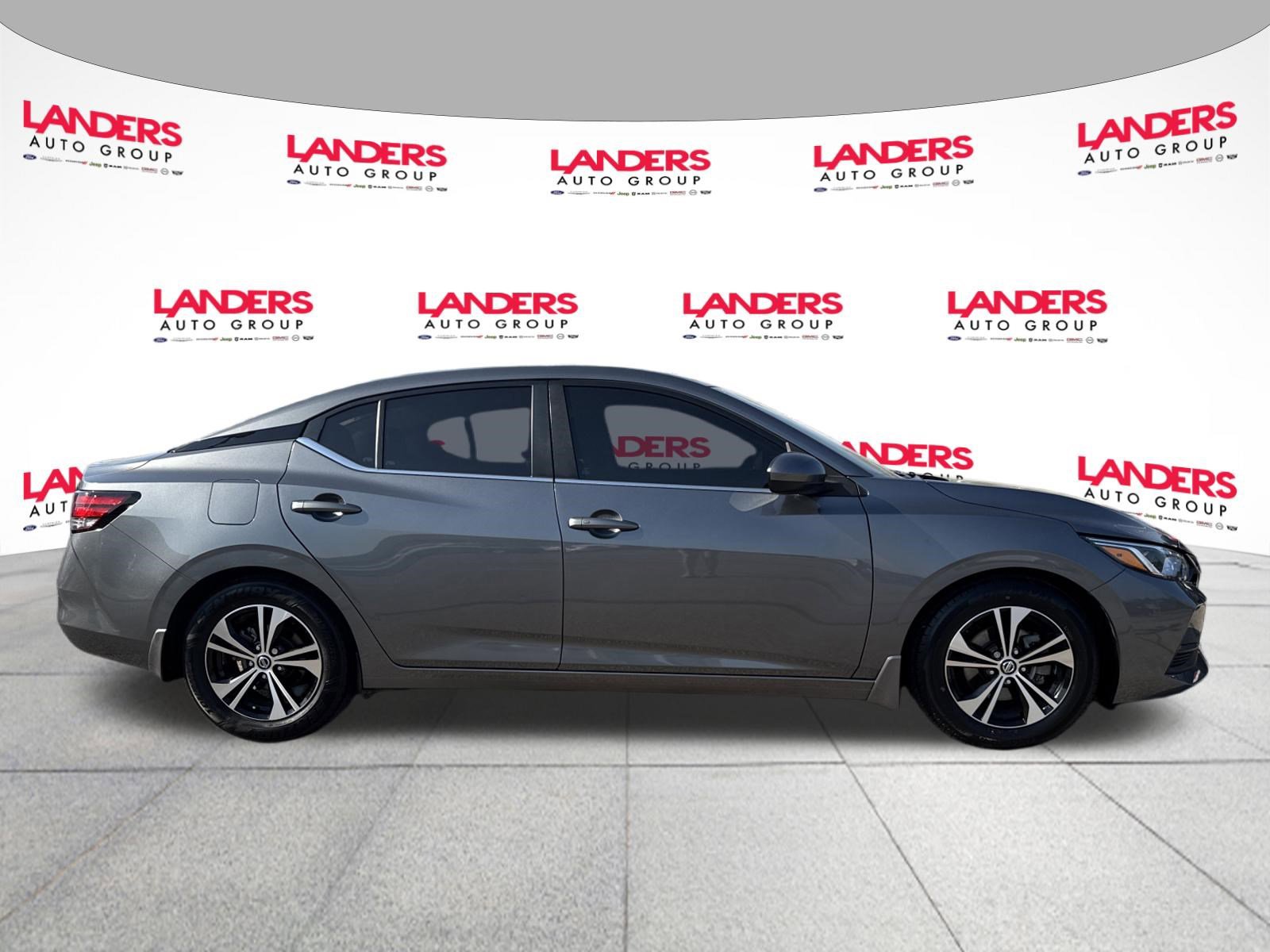 Used 2022 Nissan Sentra SV image 2