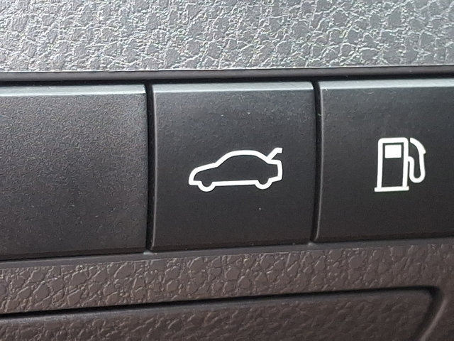 Used 2018 Toyota Camry LE FWD image 24