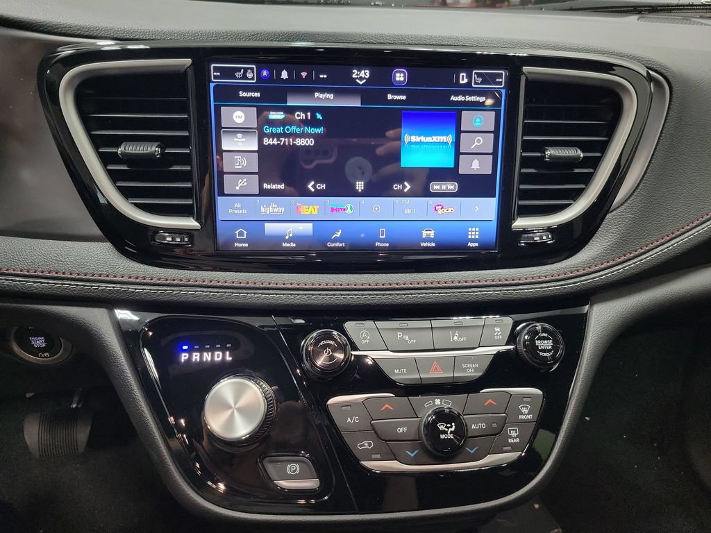 New 2027 Chrysler Pacifica Select AWD/4WD image 27