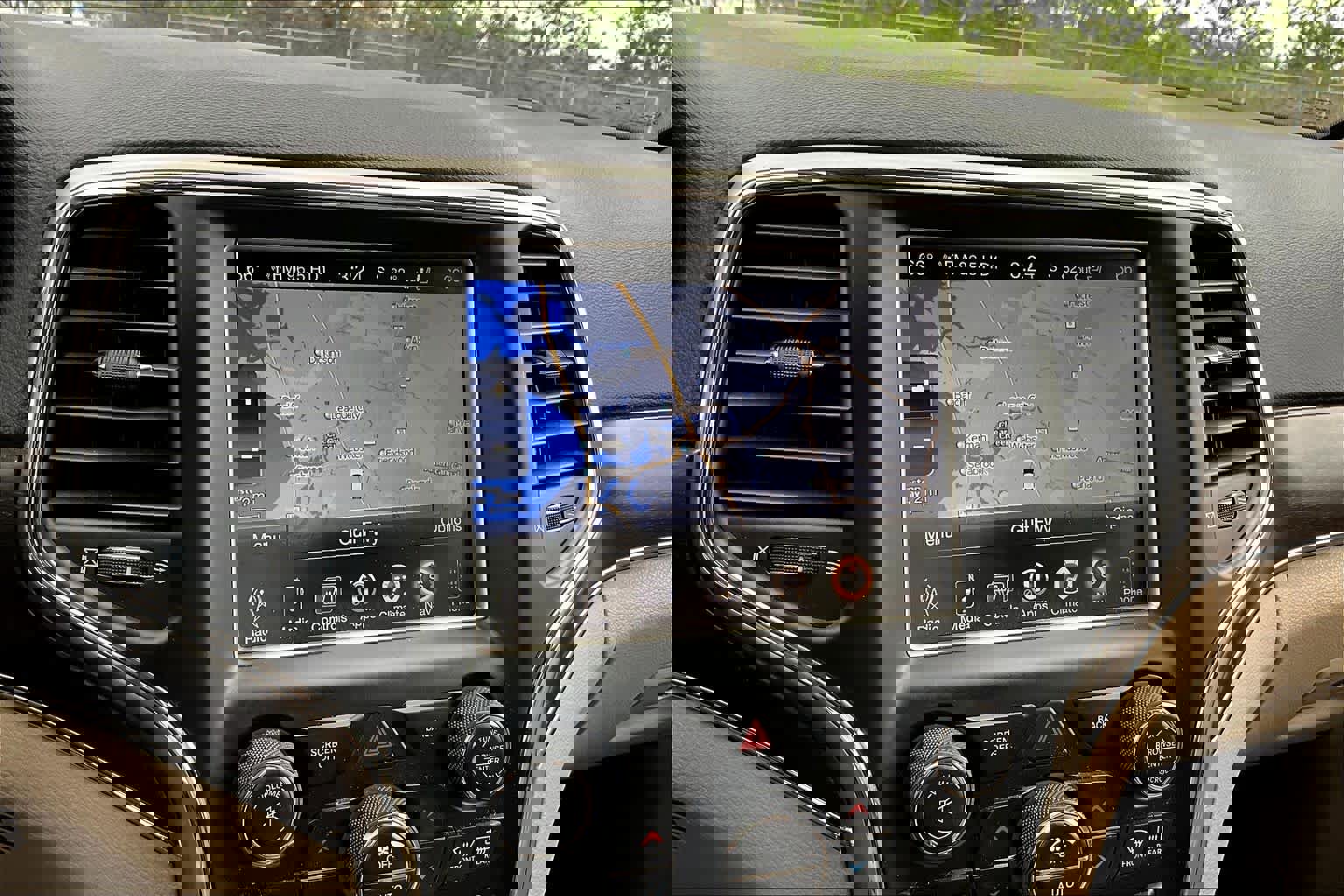 Used 2015 Jeep Grand Cherokee Limited w/ Luxury Group II image 32