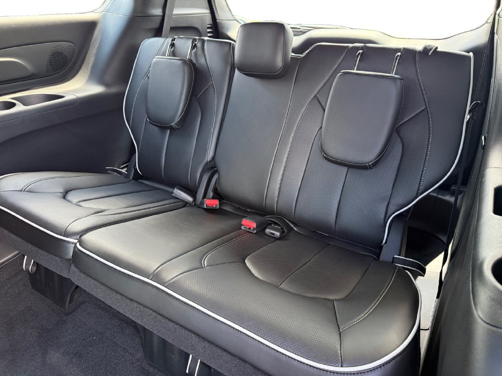 New 2027 Chrysler Pacifica Limited AWD/4WD image 15