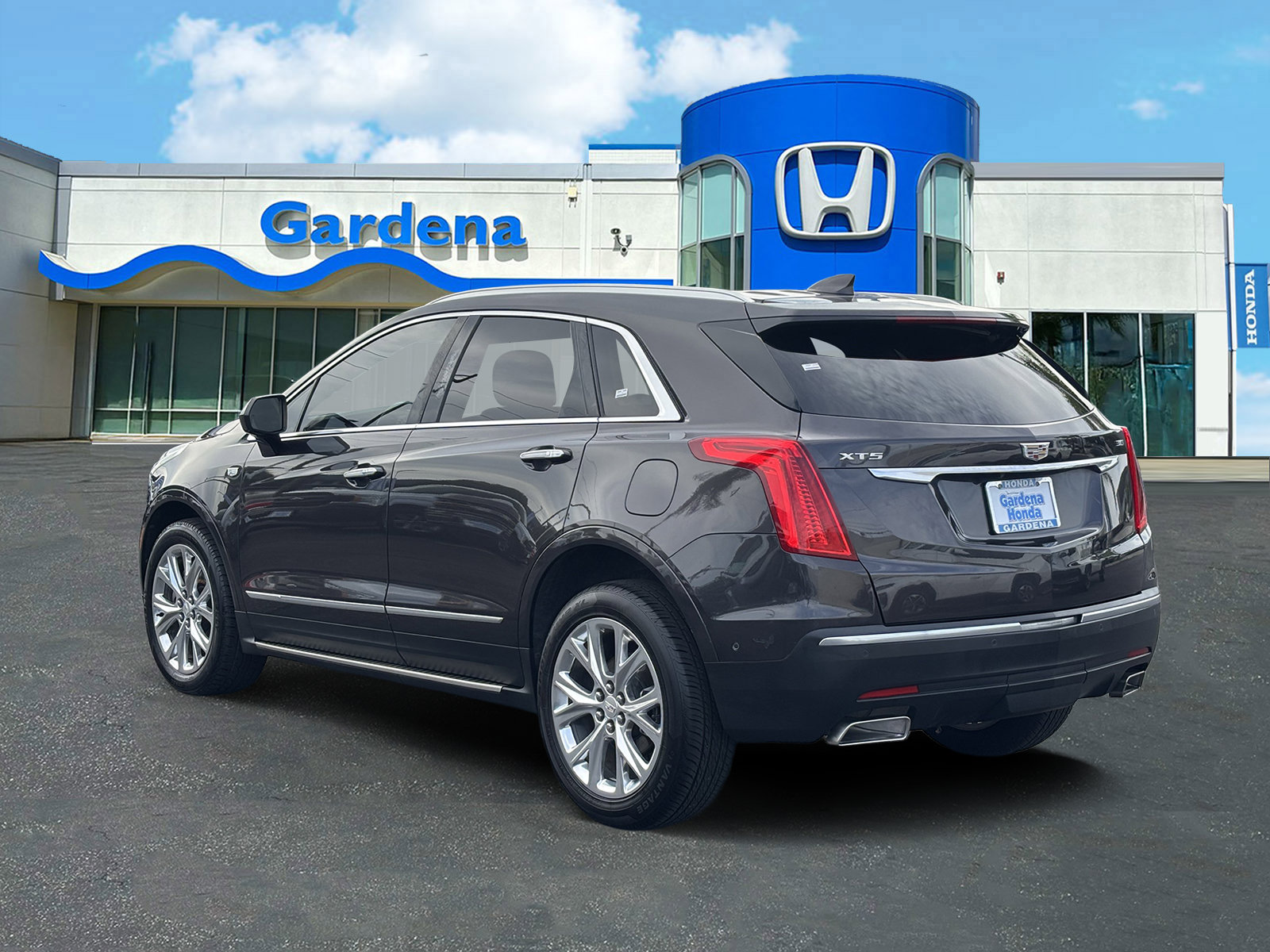 Used 2019 Cadillac XT5 Premium Luxury w/ Driver Assist Package FWD image 4