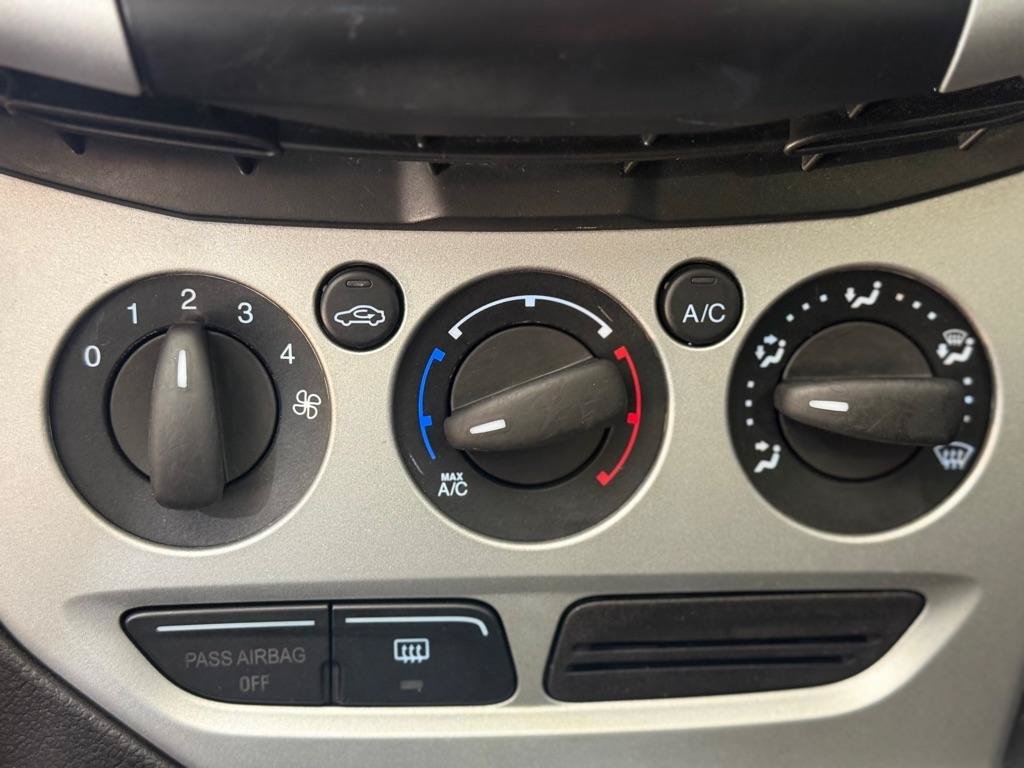 Used 2012 Ford Focus SE FWD image 28