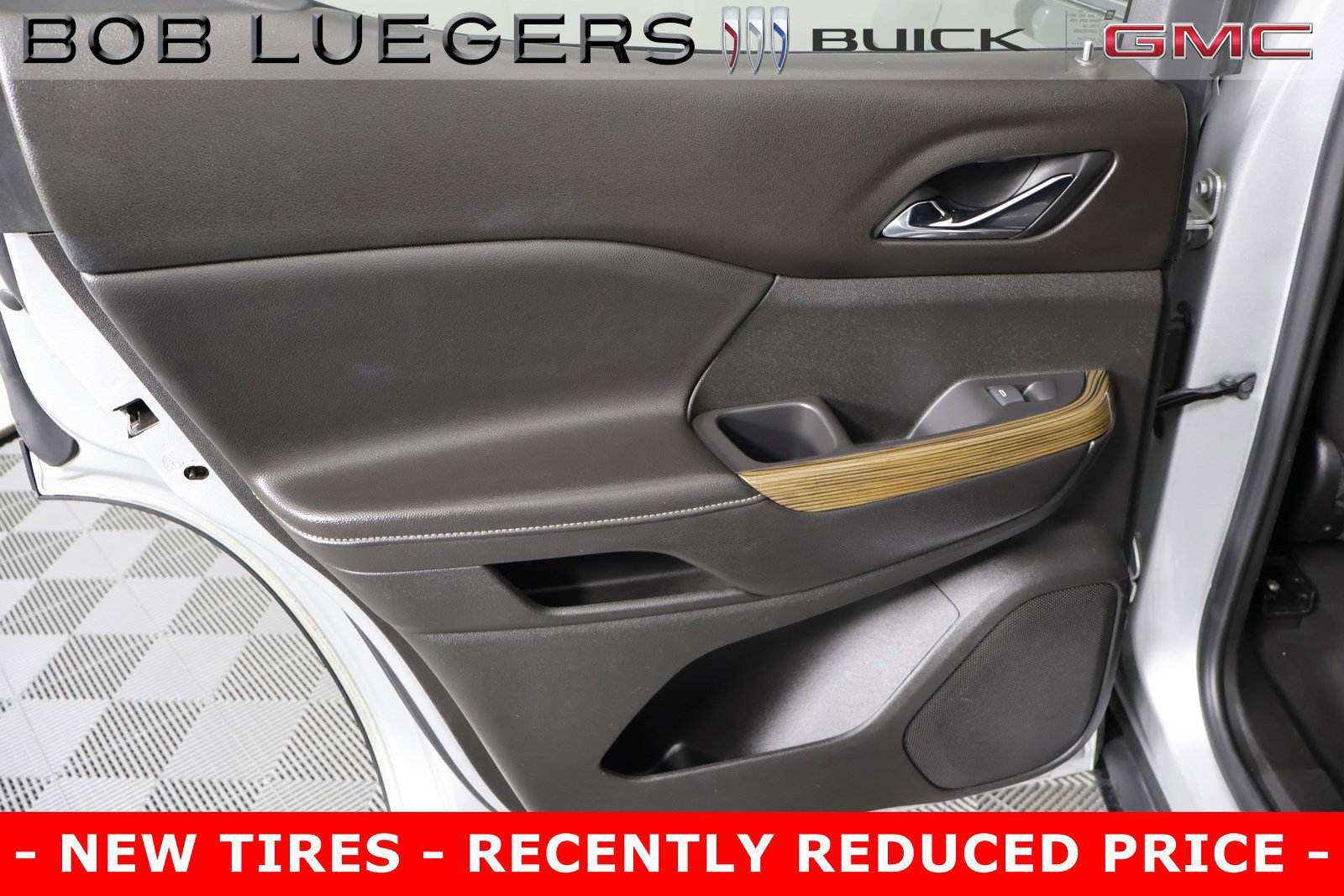 Used 2019 GMC Acadia SLE image 27