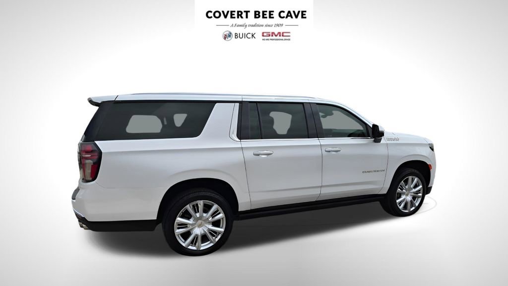 Used 2023 Chevrolet Suburban High Country image 11