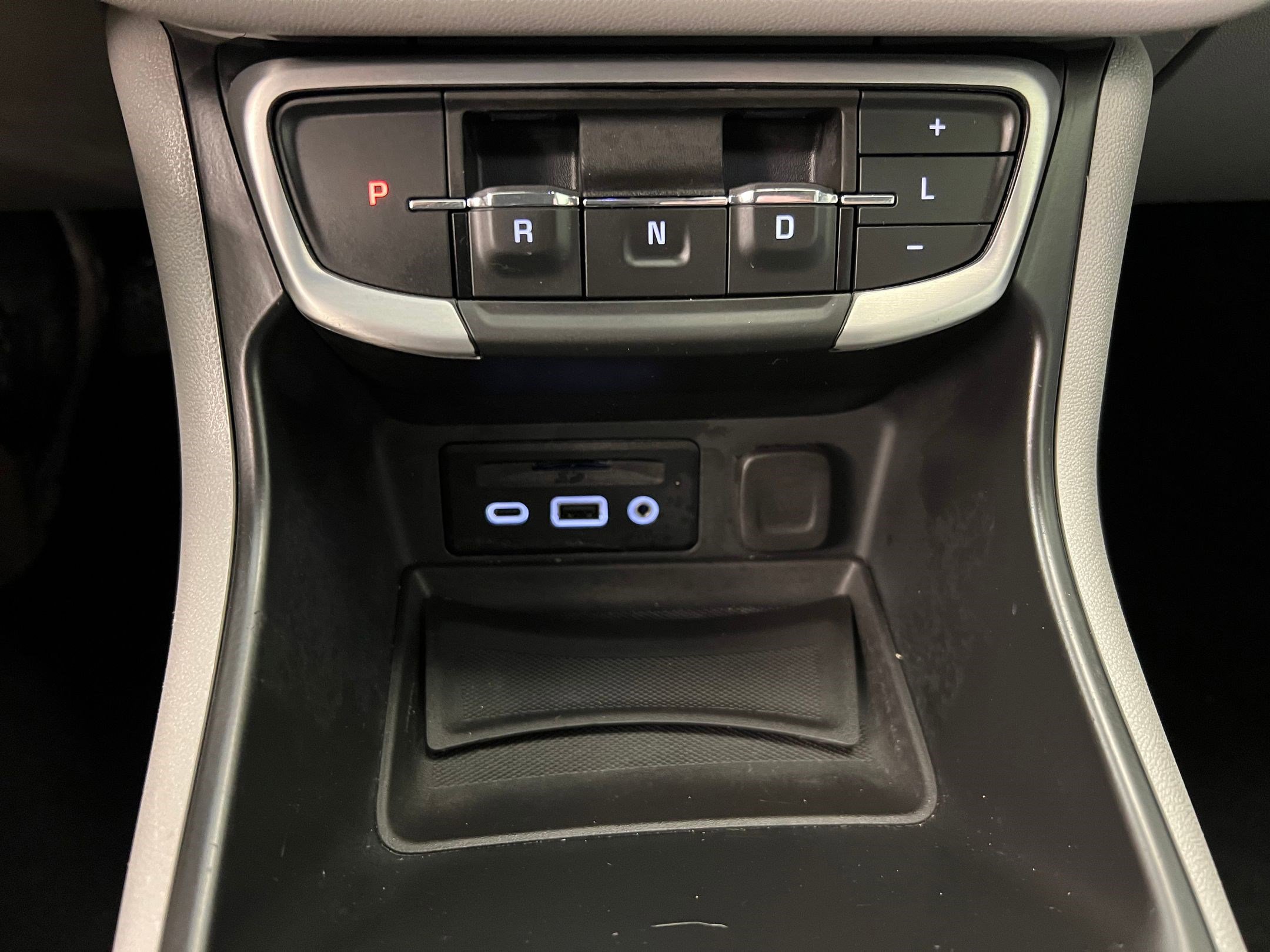 Used 2024 GMC Terrain SLT image 26