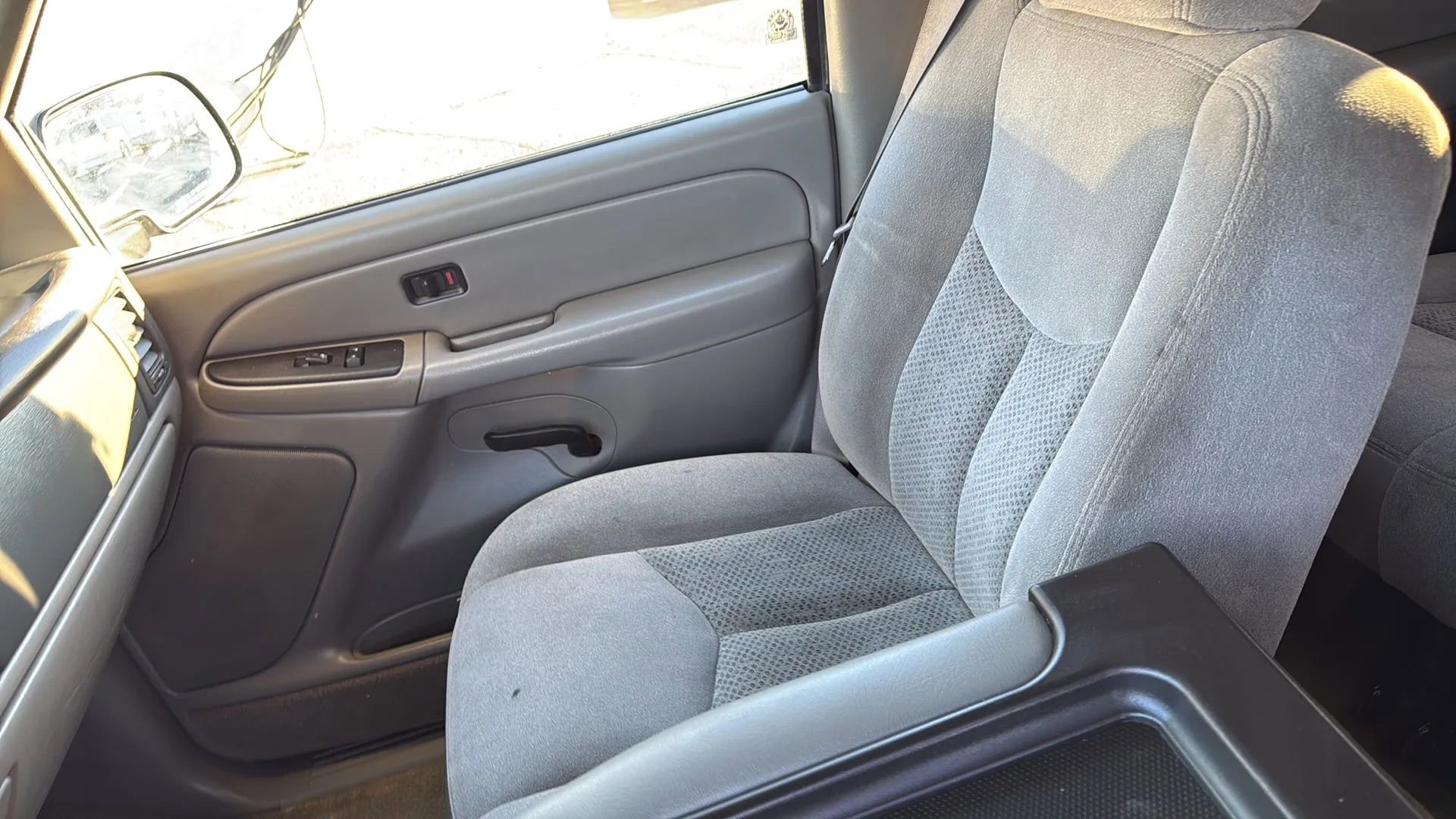 Used 2005 Chevrolet Suburban LS w/ Cargo Package image 9