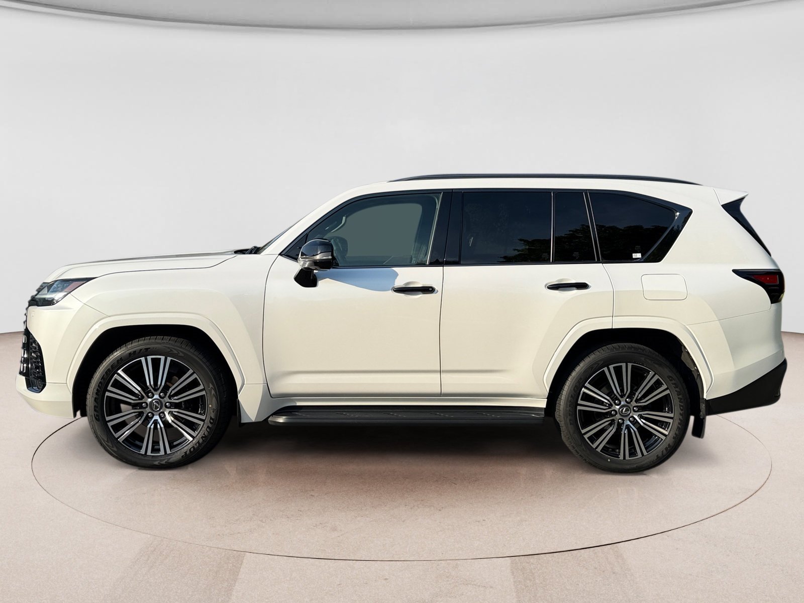 Used 2024 Lexus LX 600 4WD w/ Appearance Package image 2