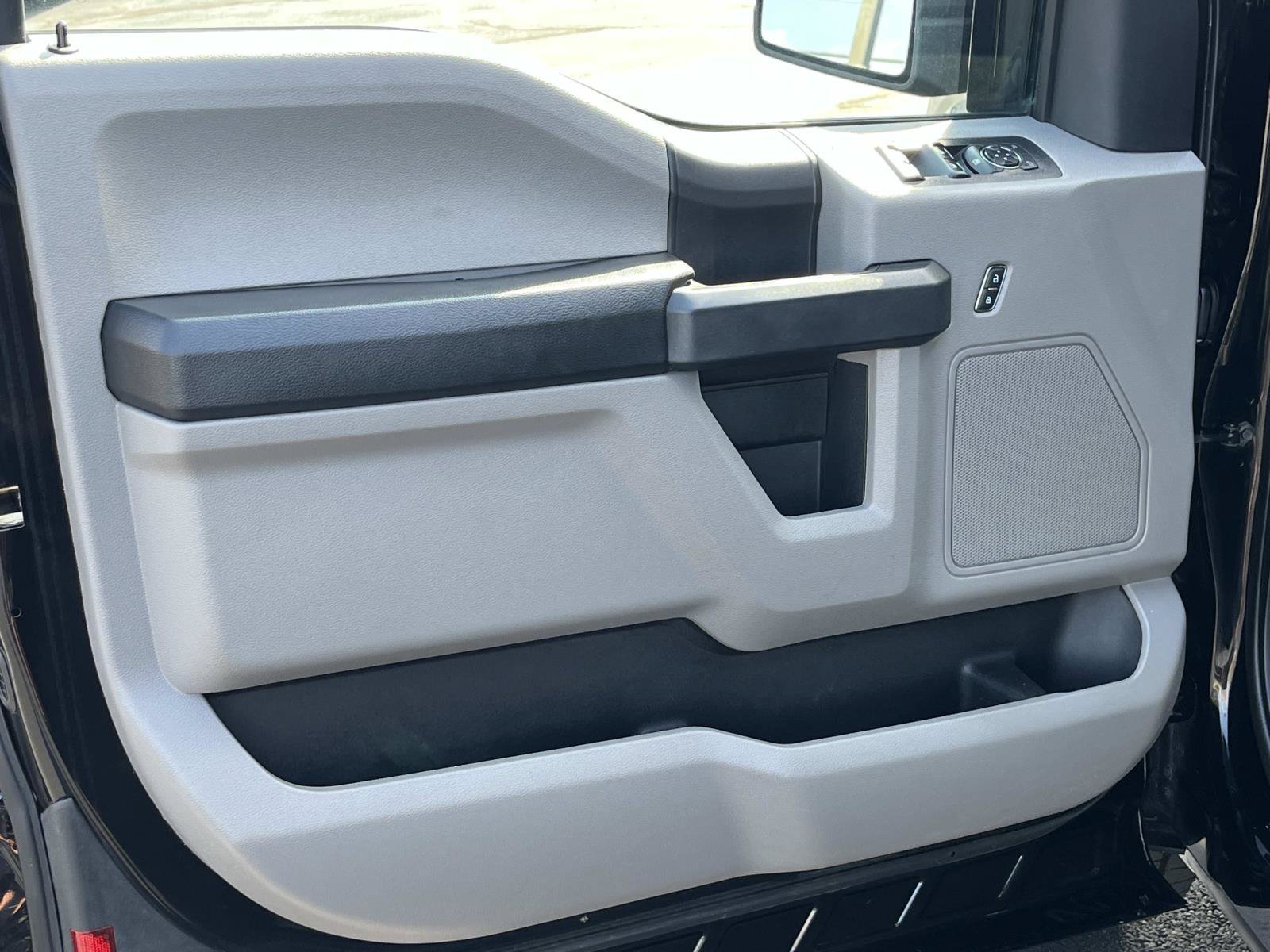 Used 2017 Ford F150 XL w/ Equipment Group 101A Mid AWD/4WD image 24