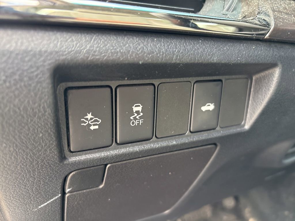 Used 2018 Toyota Avalon XLE w/ All Weather Liner Package image 17