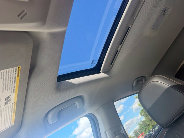 Used 2019 Chevrolet Trax LT w/ Sun & Sound Package FWD image 16