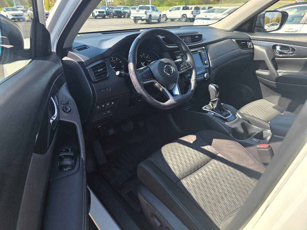 Used 2020 Nissan Rogue SV image 9