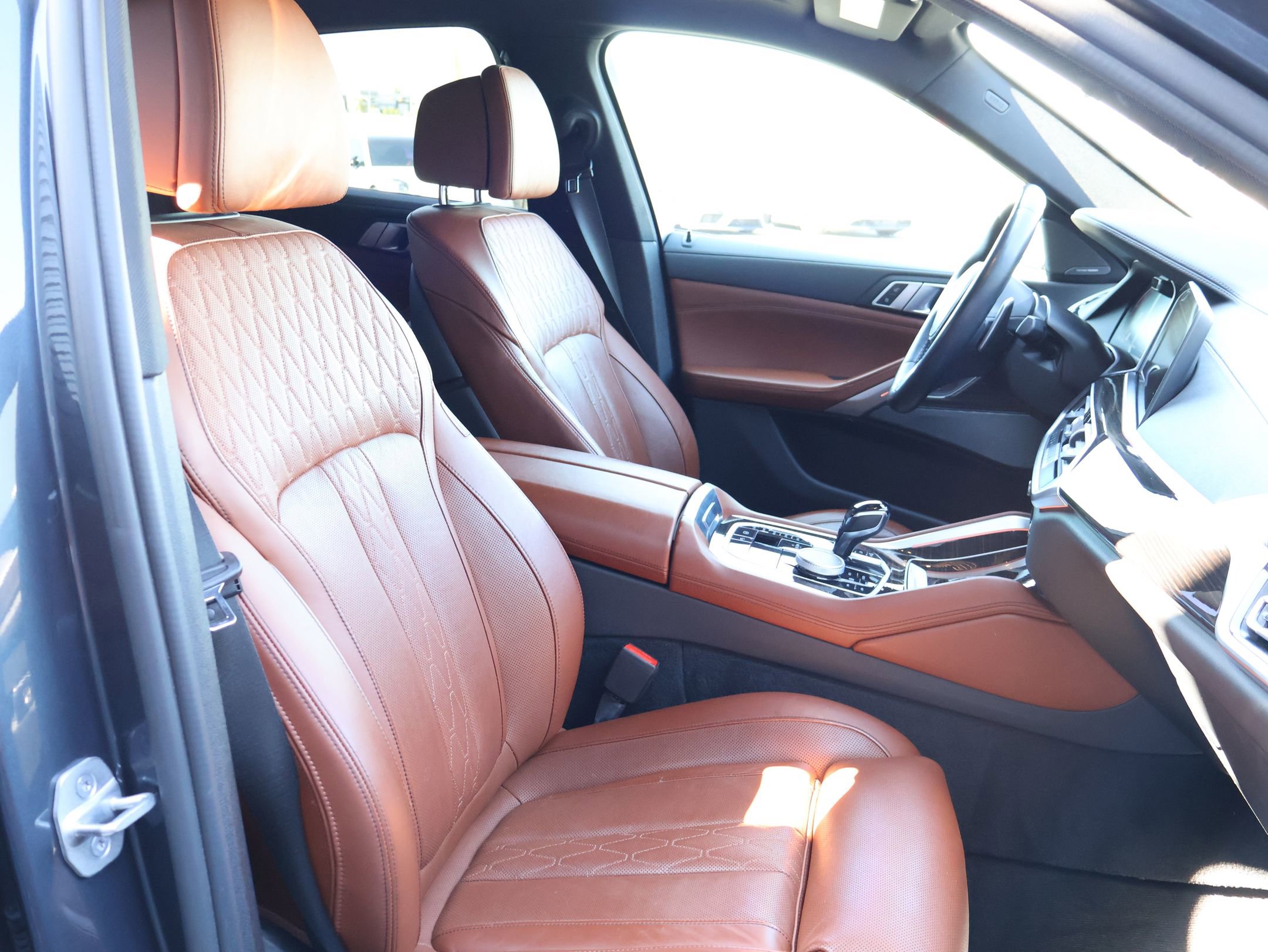 Used 2021 BMW X6 xDrive40i w/ M Sport Package AWD/4WD image 29
