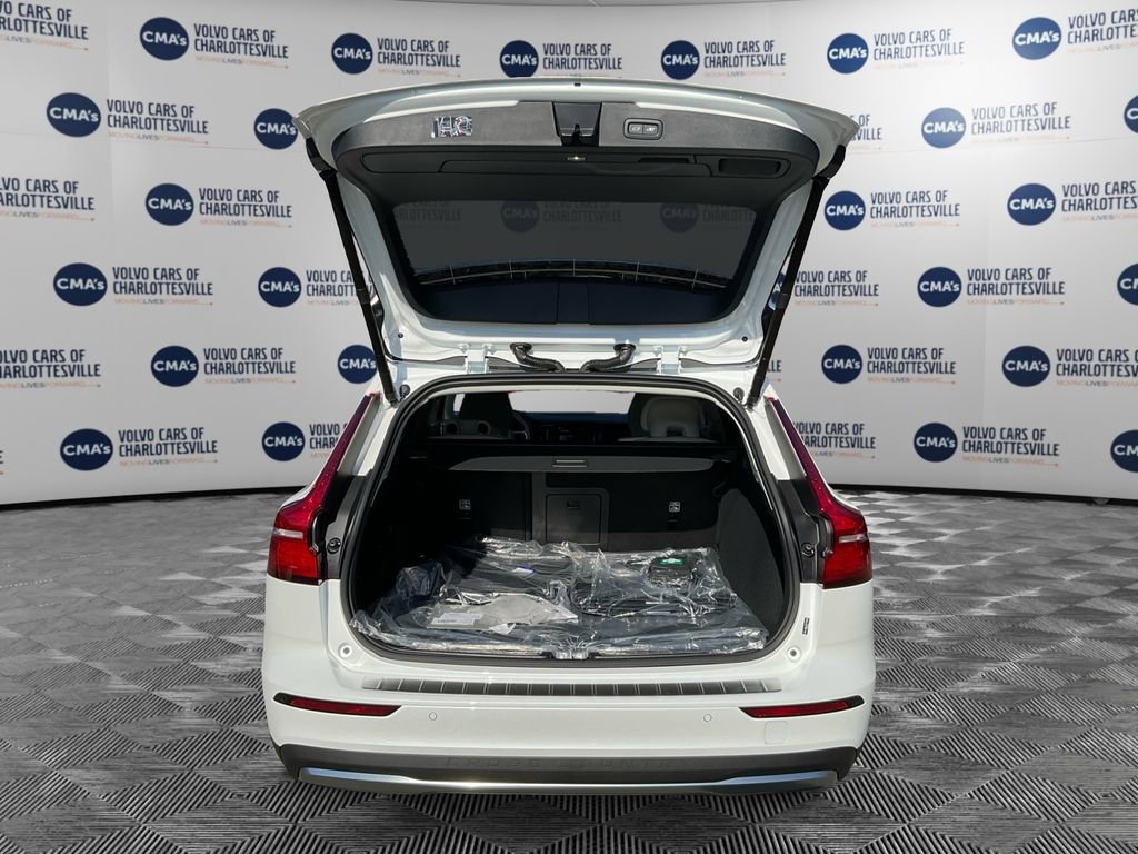 New 2026 Volvo V60 B5 Cross Country Ultra w/ Protection Package Premier image 11