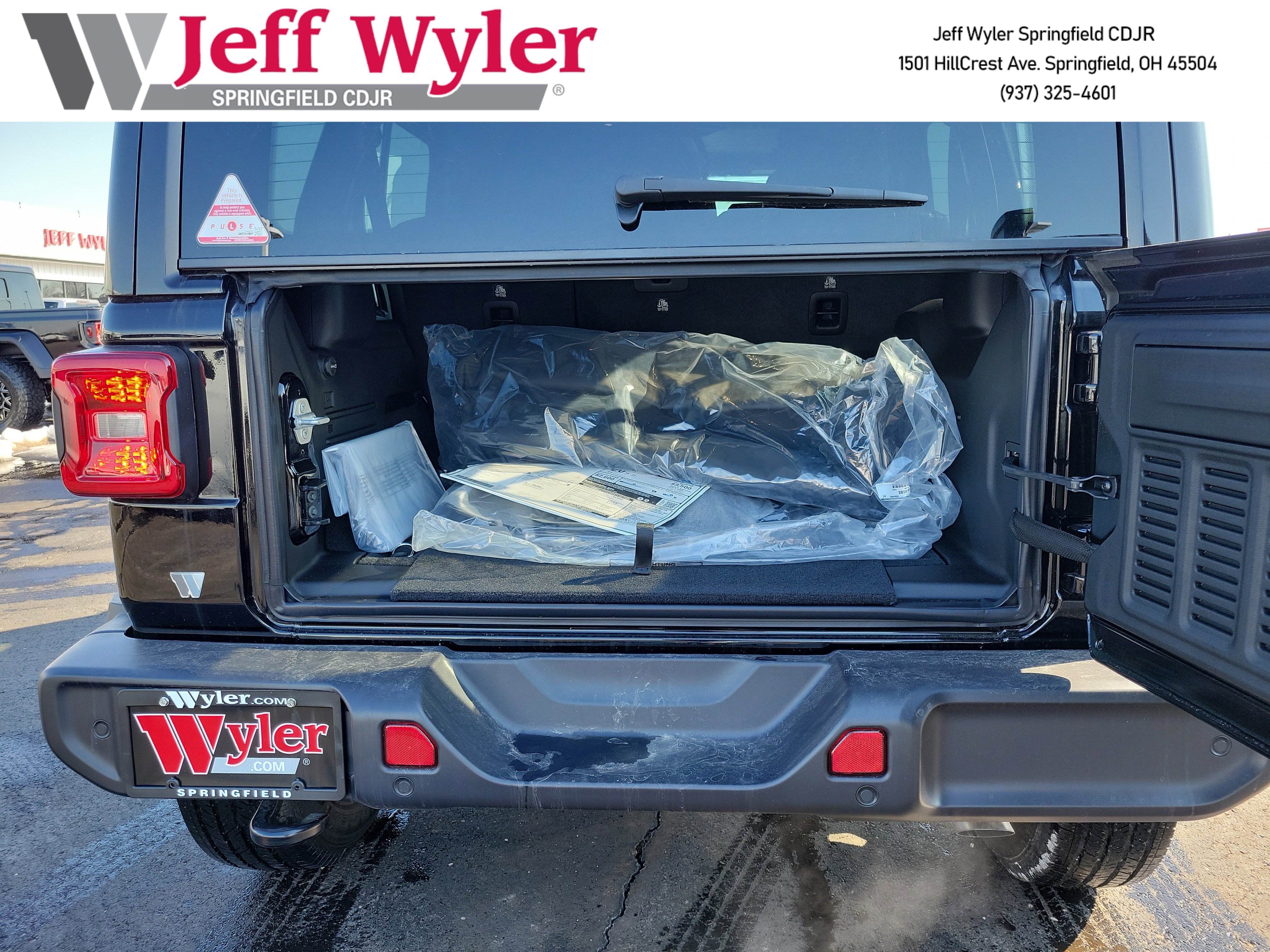 New 2025 Jeep Wrangler Sahara image 5