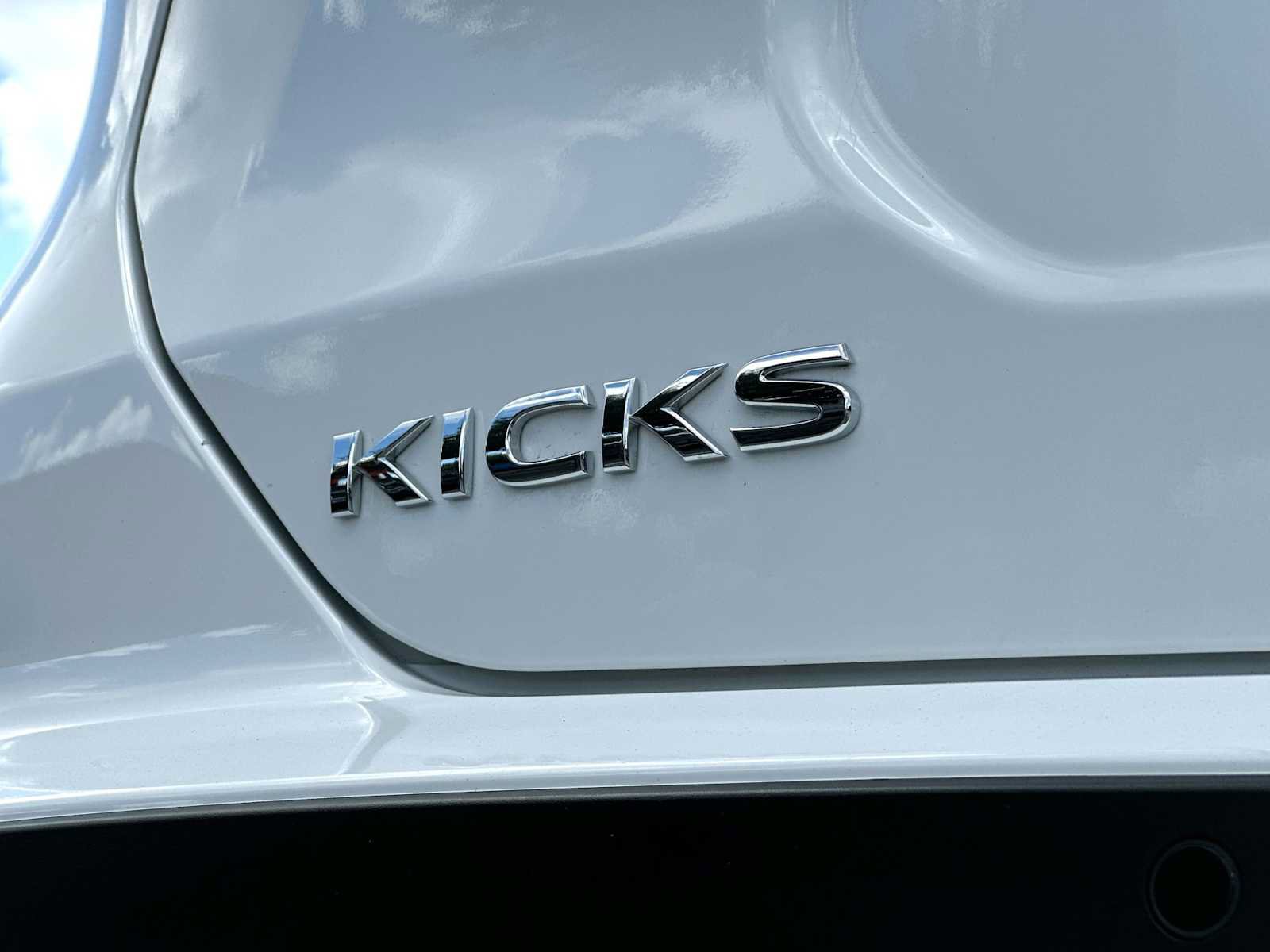 Used 2022 Nissan Kicks S FWD image 15