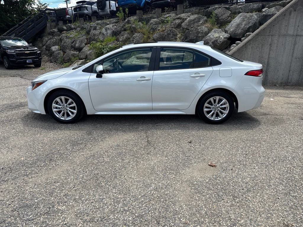 Used 2023 Toyota Corolla LE w/ LE Premium Package FWD image 3