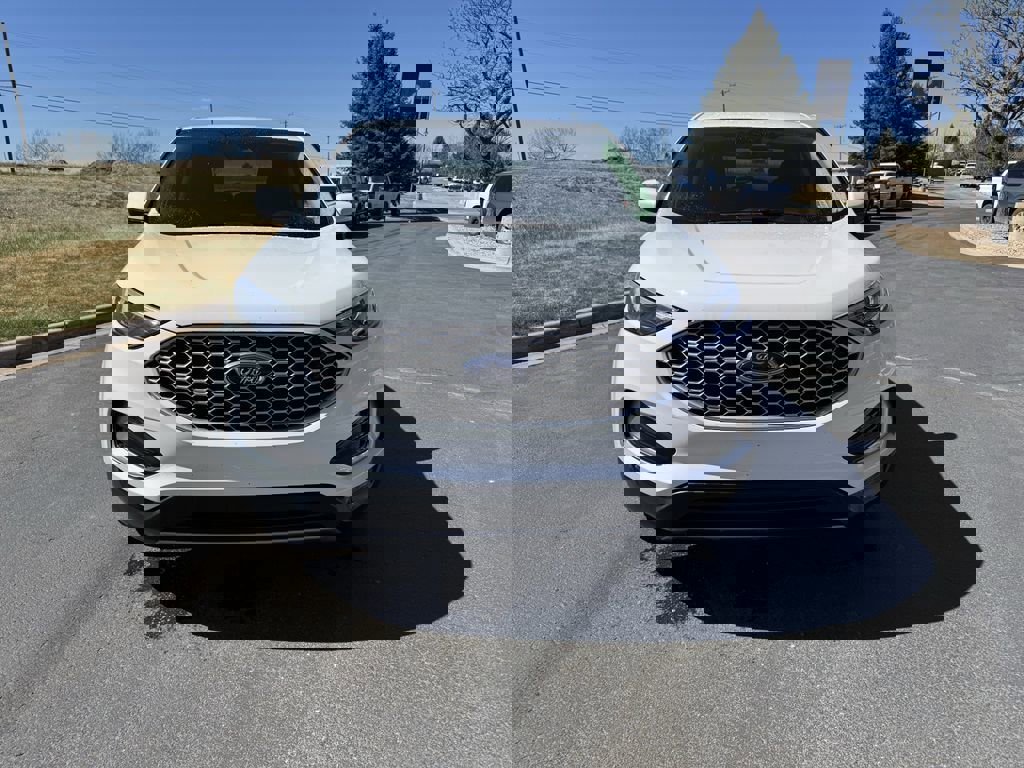 Used 2024 Ford Edge SEL image 2