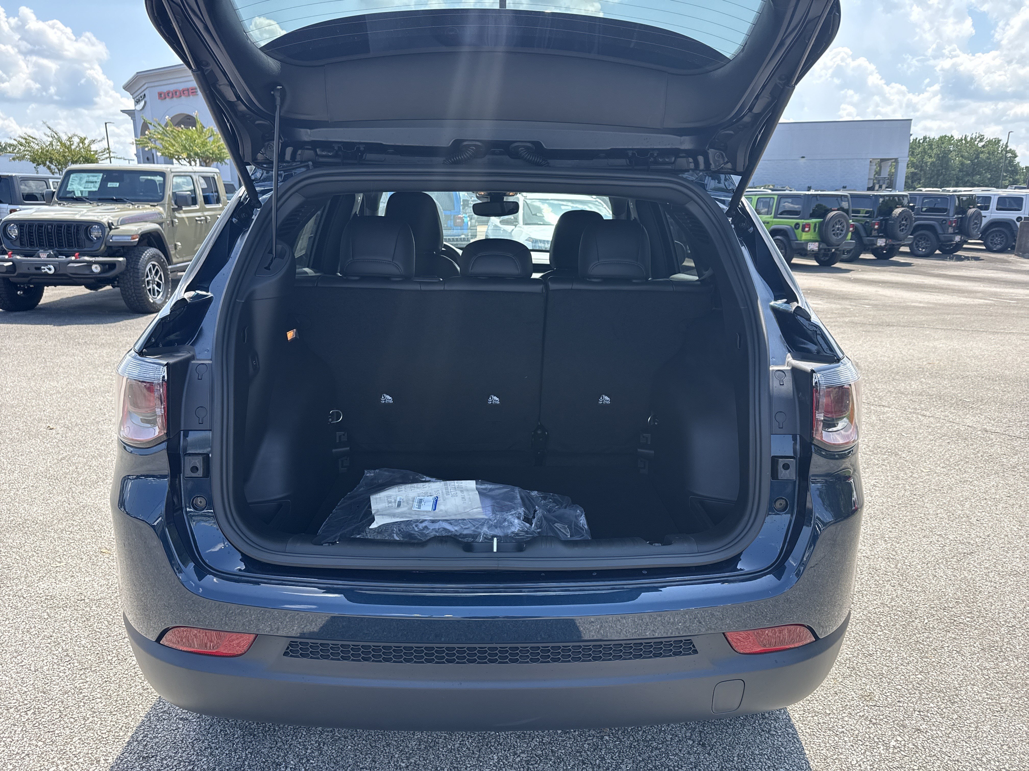 New 2026 Jeep Compass Latitude AWD/4WD image 17