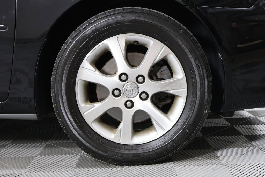 Used 2005 Toyota Camry XLE image 2