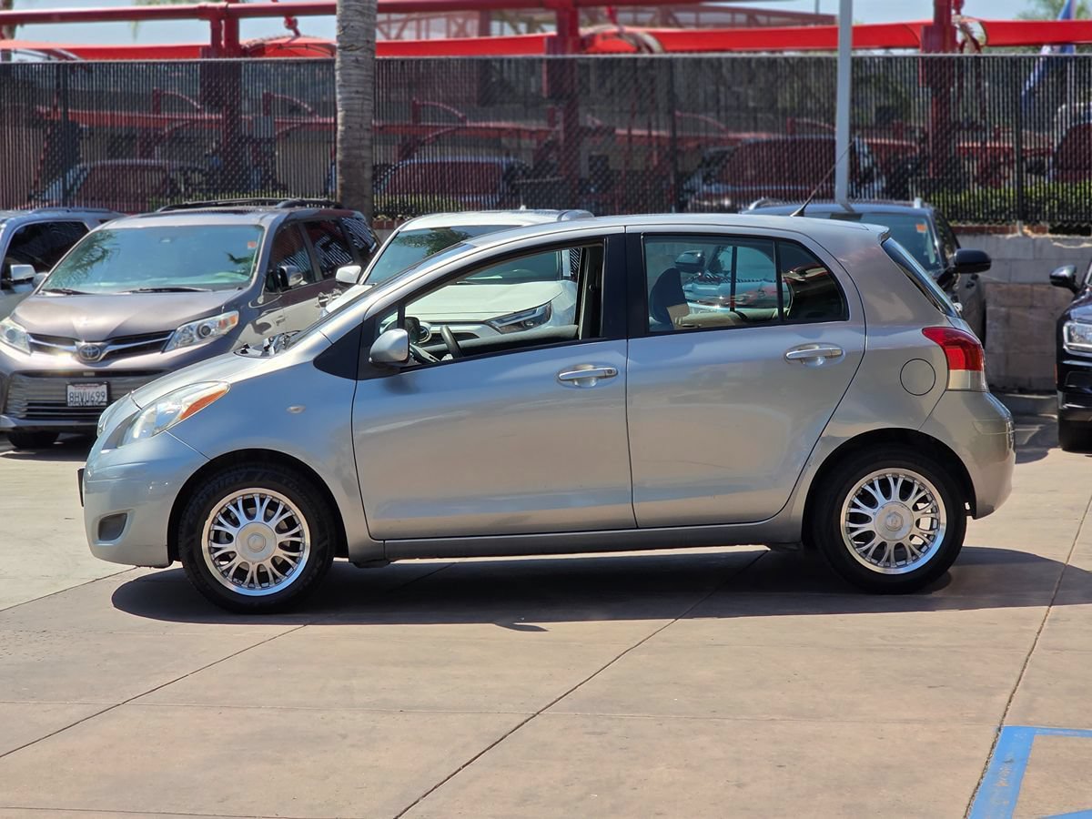 Used 2010 Toyota Yaris 4-Door Hatchback FWD image 9