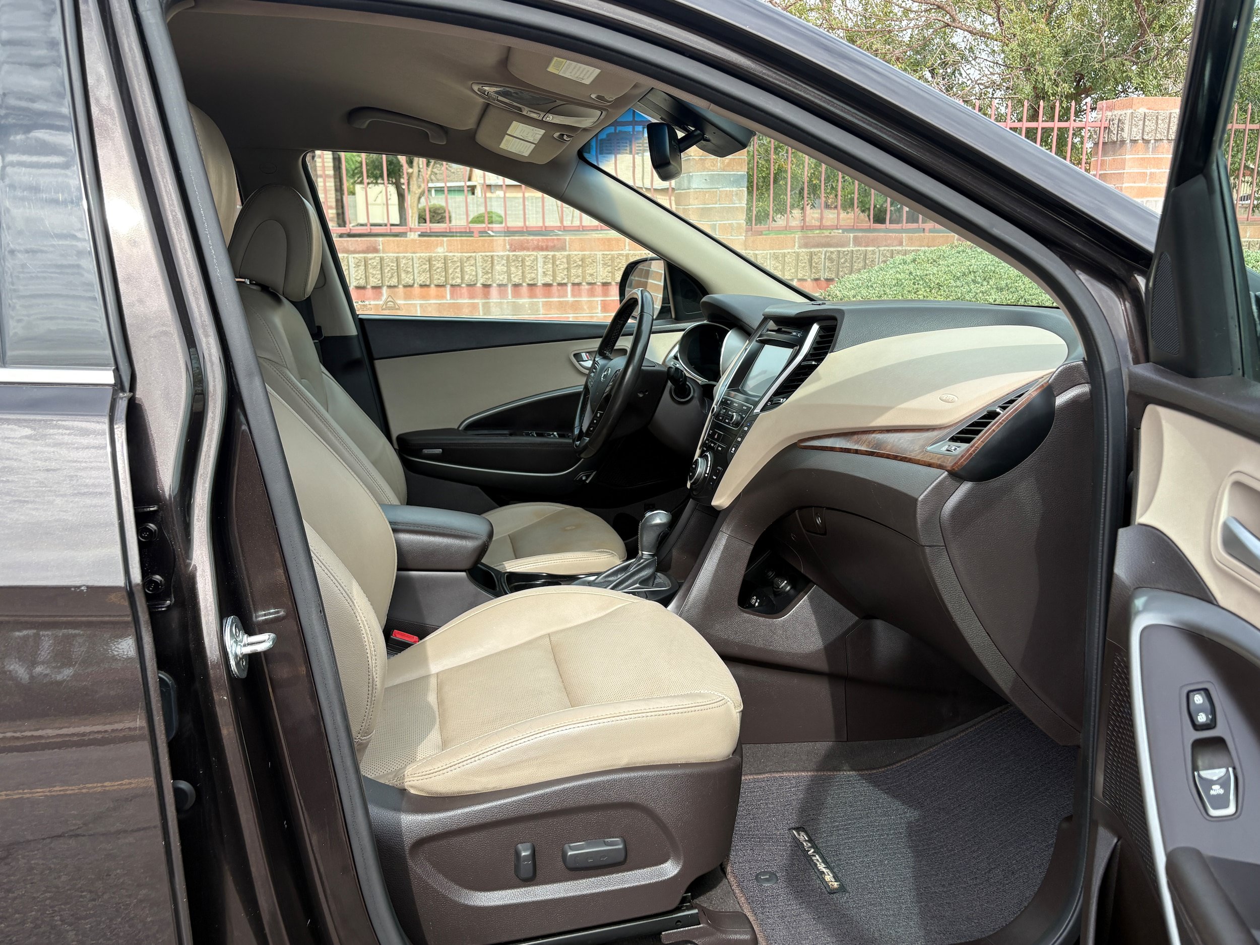 Used 2017 Hyundai Santa Fe Limited FWD image 11