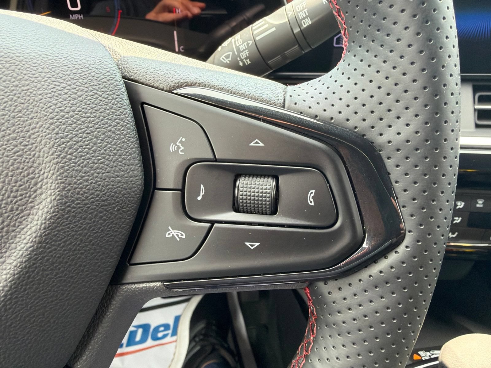 Used 2026 Chevrolet Trax RS w/ Sunroof Package FWD image 17