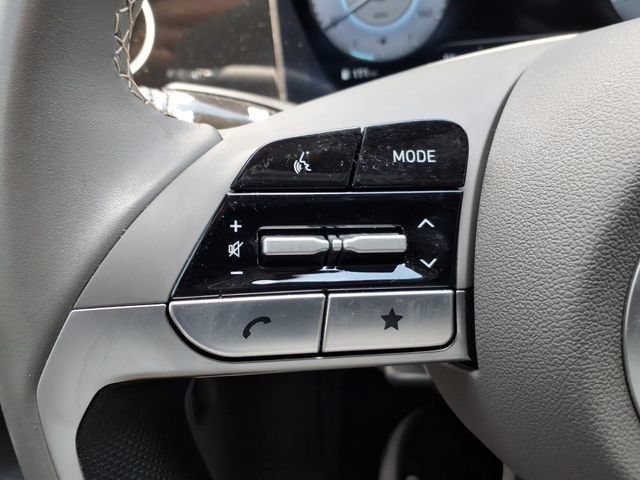 Certified 2025 Hyundai Elantra SEL FWD image 24