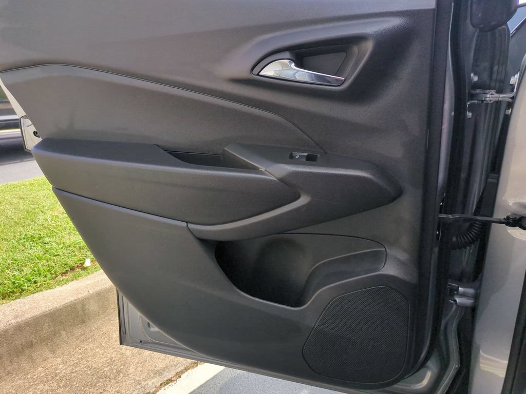 Used 2025 Chevrolet Trax LT w/ LT Convenience Package FWD image 26