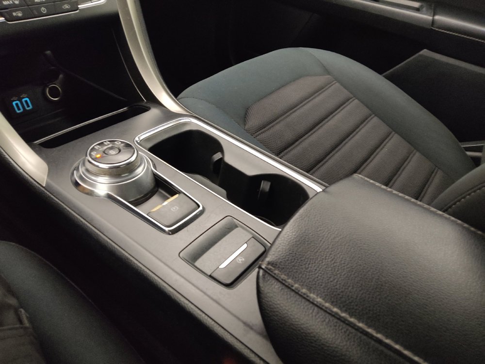 Used 2019 Ford Fusion SE FWD image 26