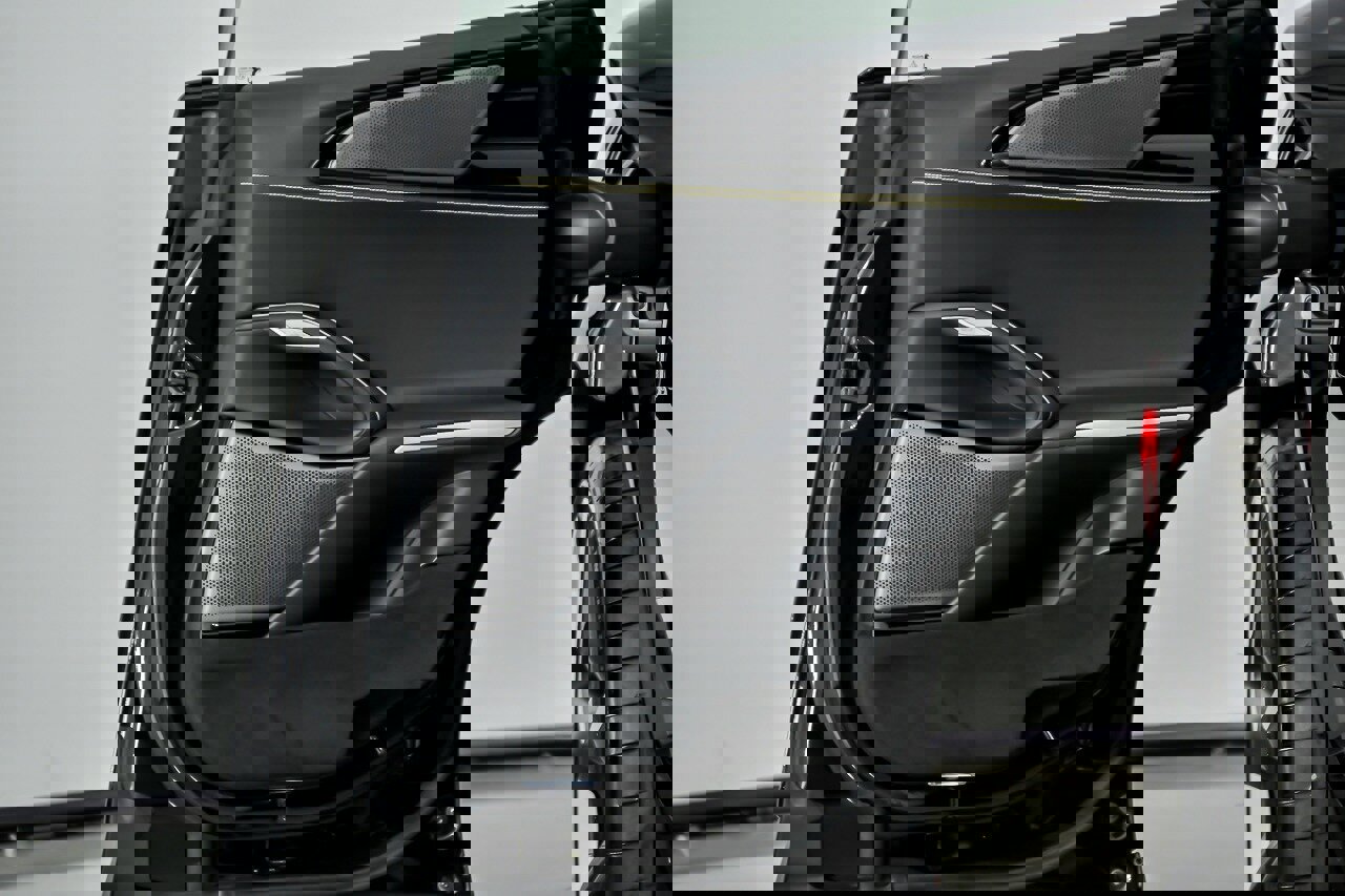 Used 2025 Ferrari Purosangue image 18