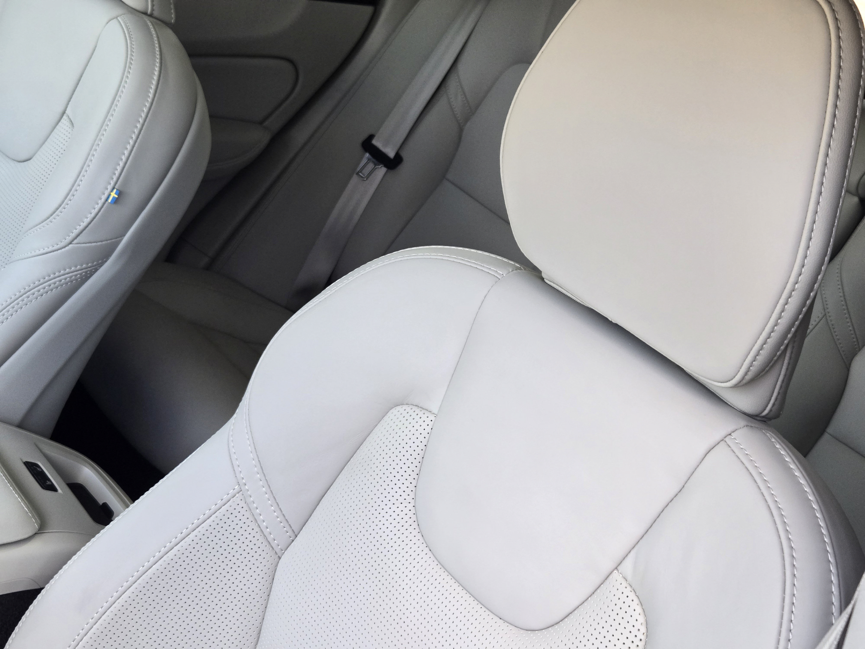 New 2026 Volvo XC60 T8 Ultra w/ Protection Package Premier AWD/4WD image 12