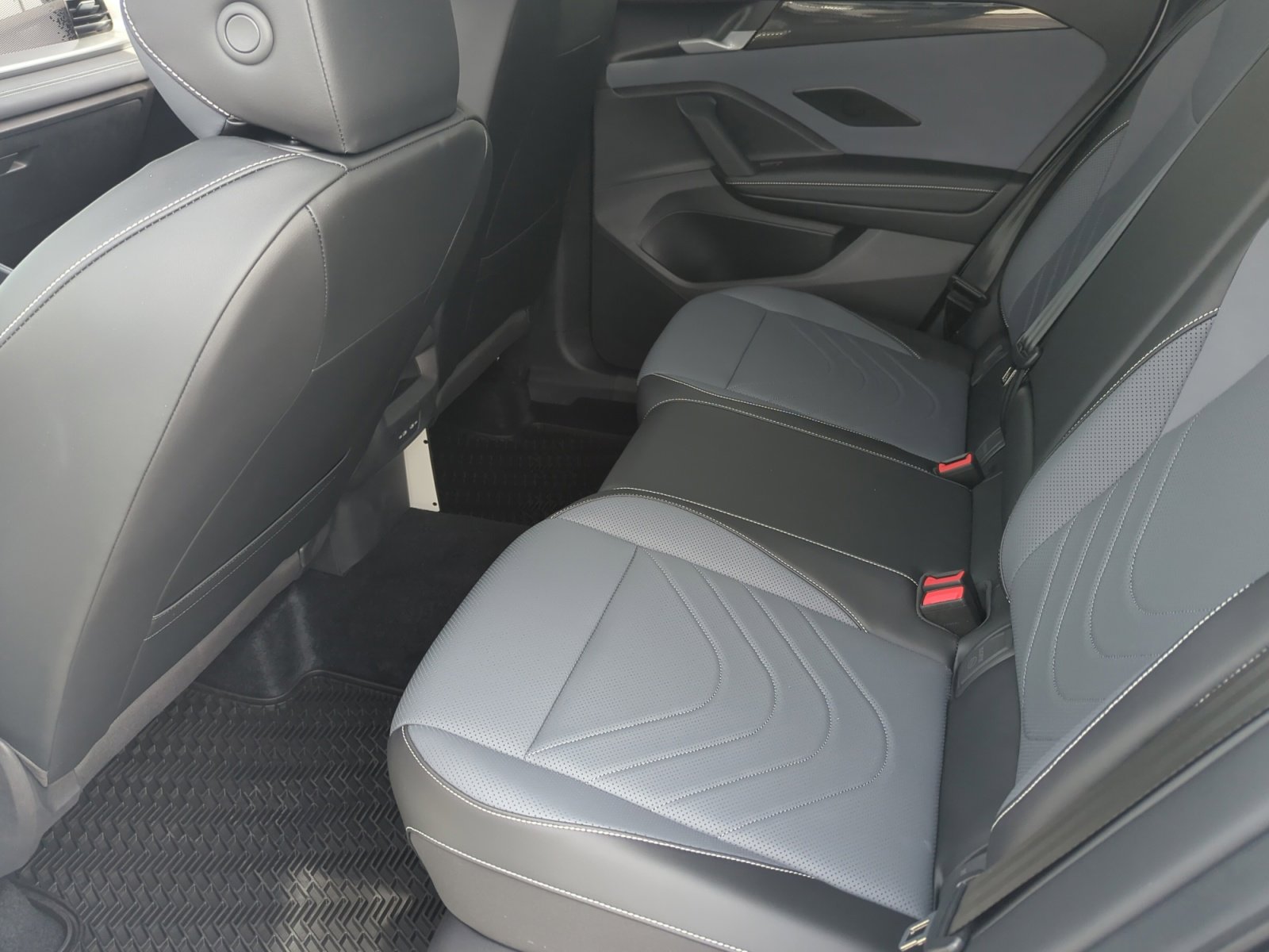 New 2025 Volkswagen Tiguan SE image 17