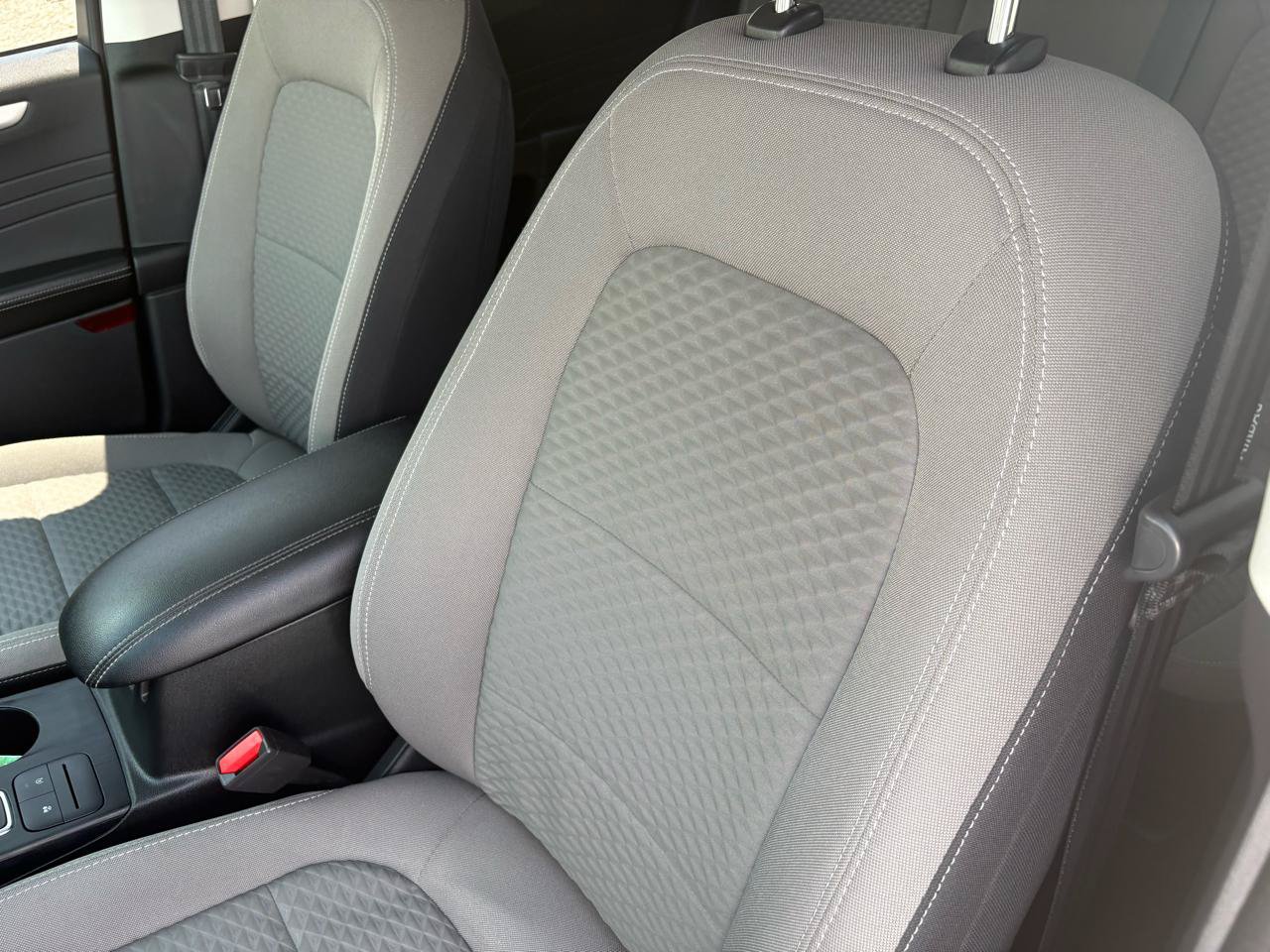 Used 2022 Ford Escape SE AWD/4WD image 17