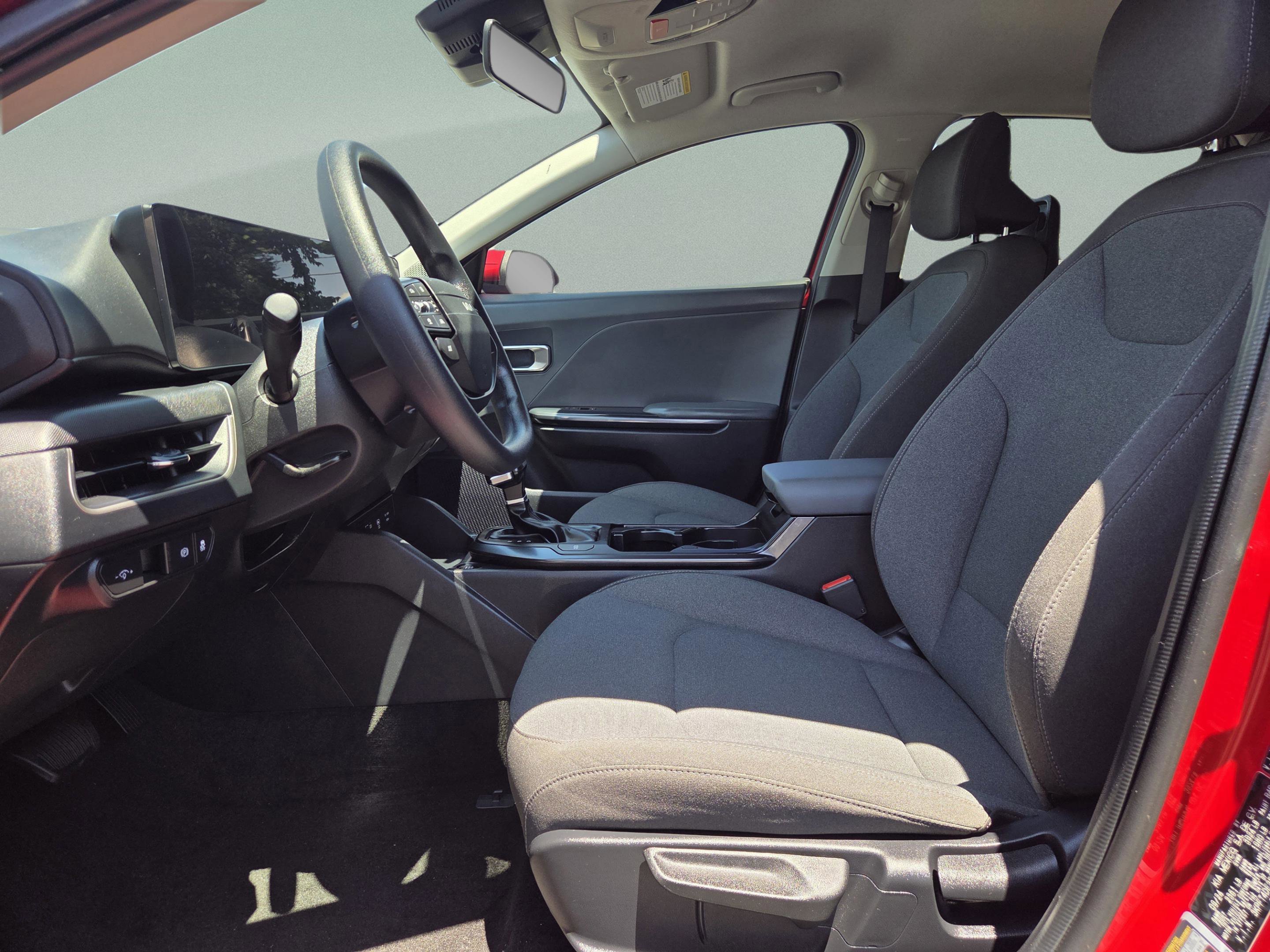 Used 2025 Kia K4 FWD image 25