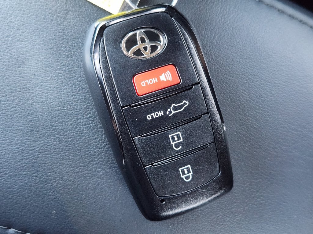 Used 2025 Toyota Corolla Cross AWD Hybrid w/ Convenience Package image 31