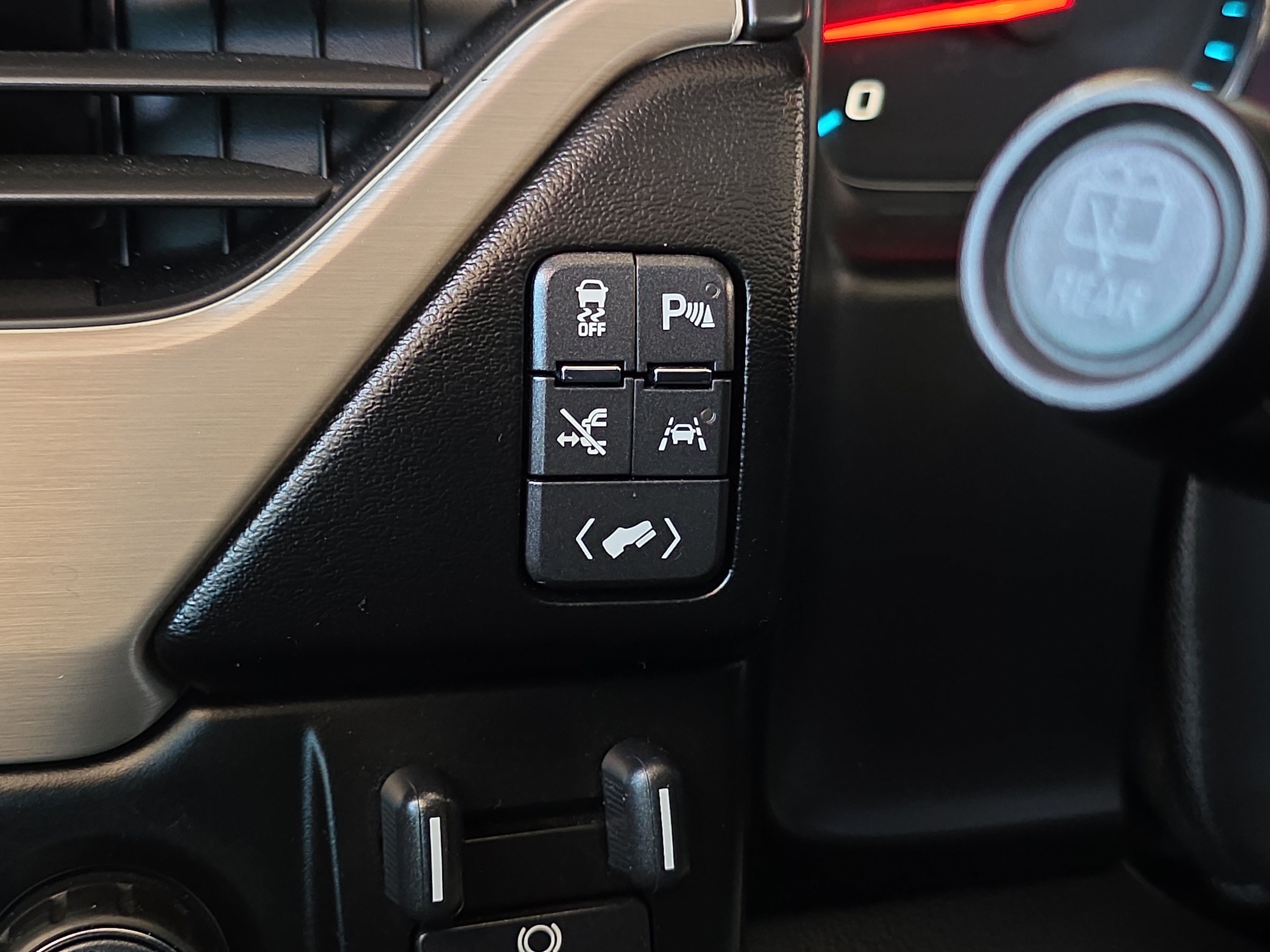 Used 2018 GMC Yukon Denali w/ Open Road Package AWD/4WD image 26