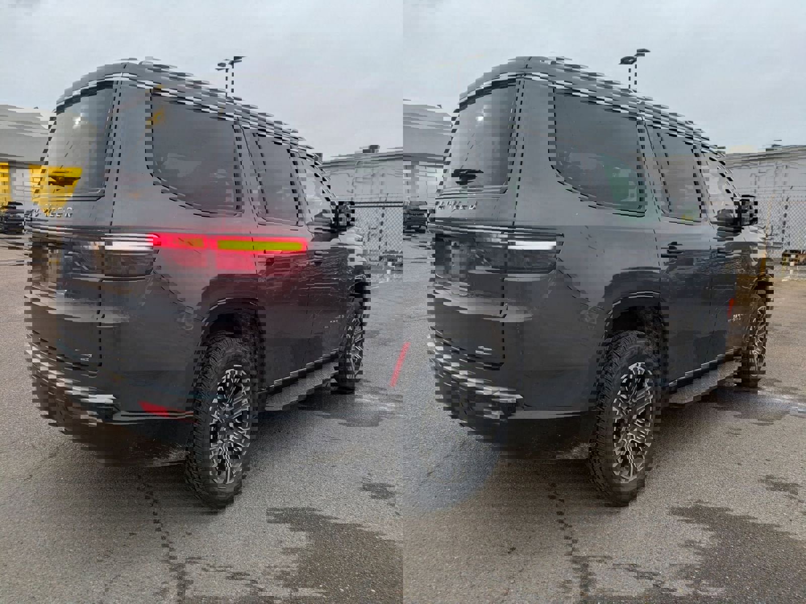 Used 2024 Jeep Wagoneer Series II image 35