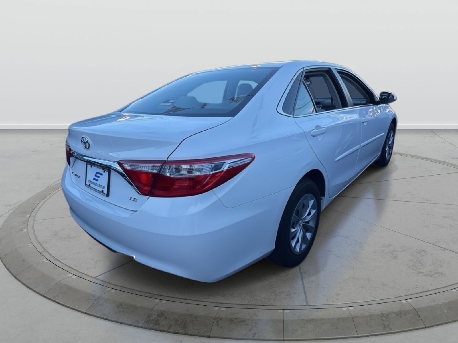 Used 2017 Toyota Camry LE image 10
