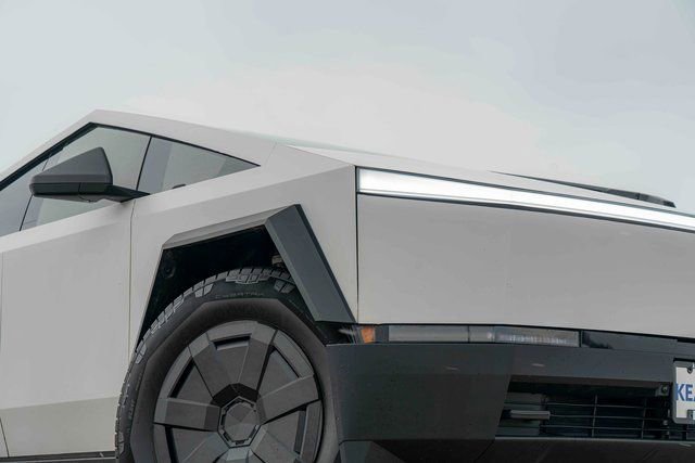 Used 2024 Tesla Cybertruck AWD Crew Cab image 30