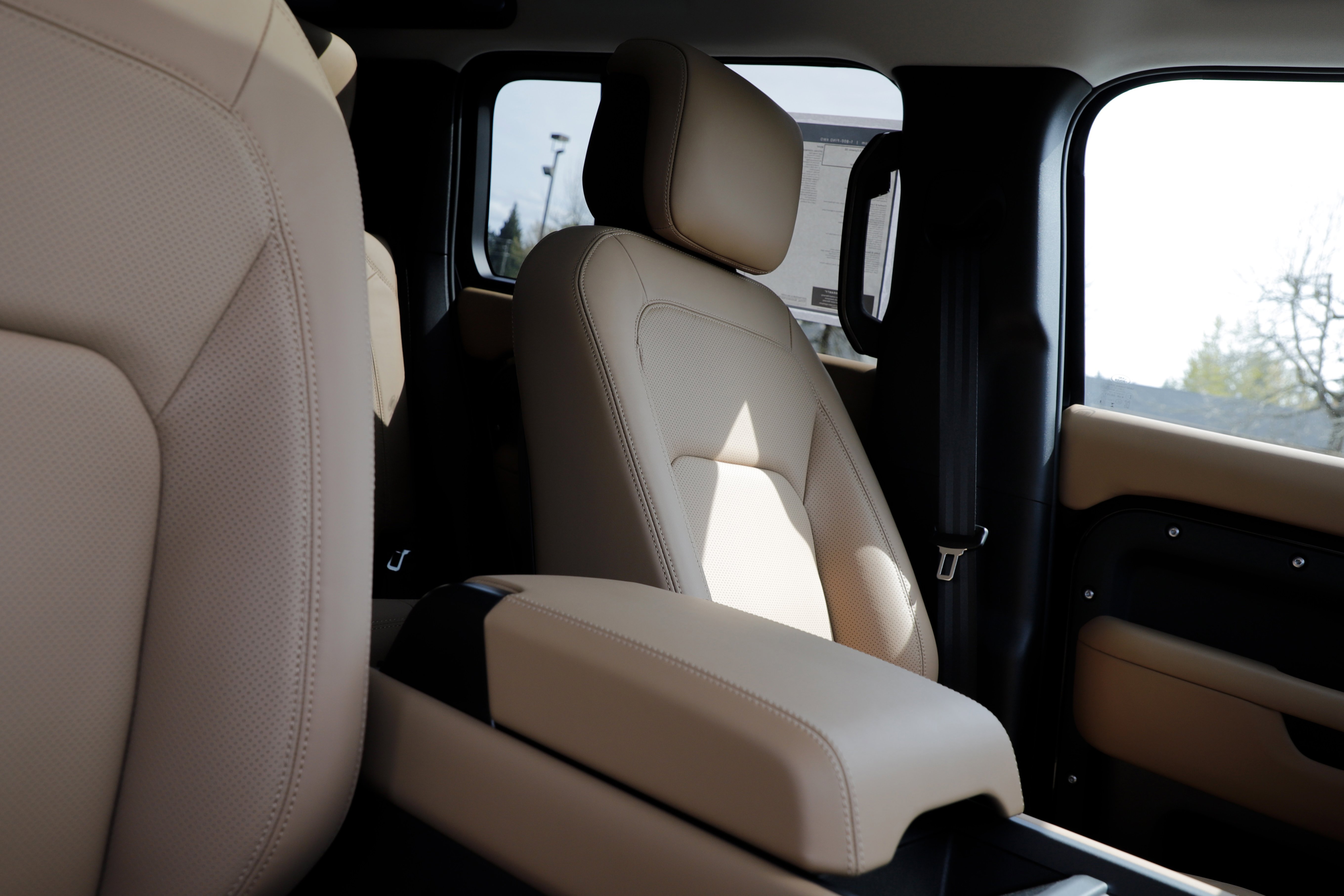 New 2026 Land Rover Defender 110 X-Dynamic SE image 10