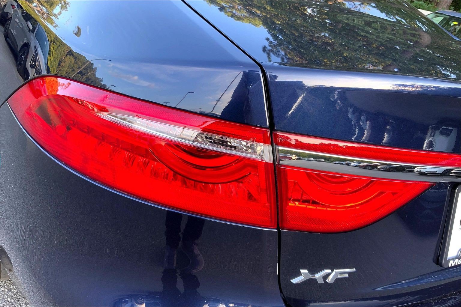 Used 2018 Jaguar XF Premium AWD/4WD image 31