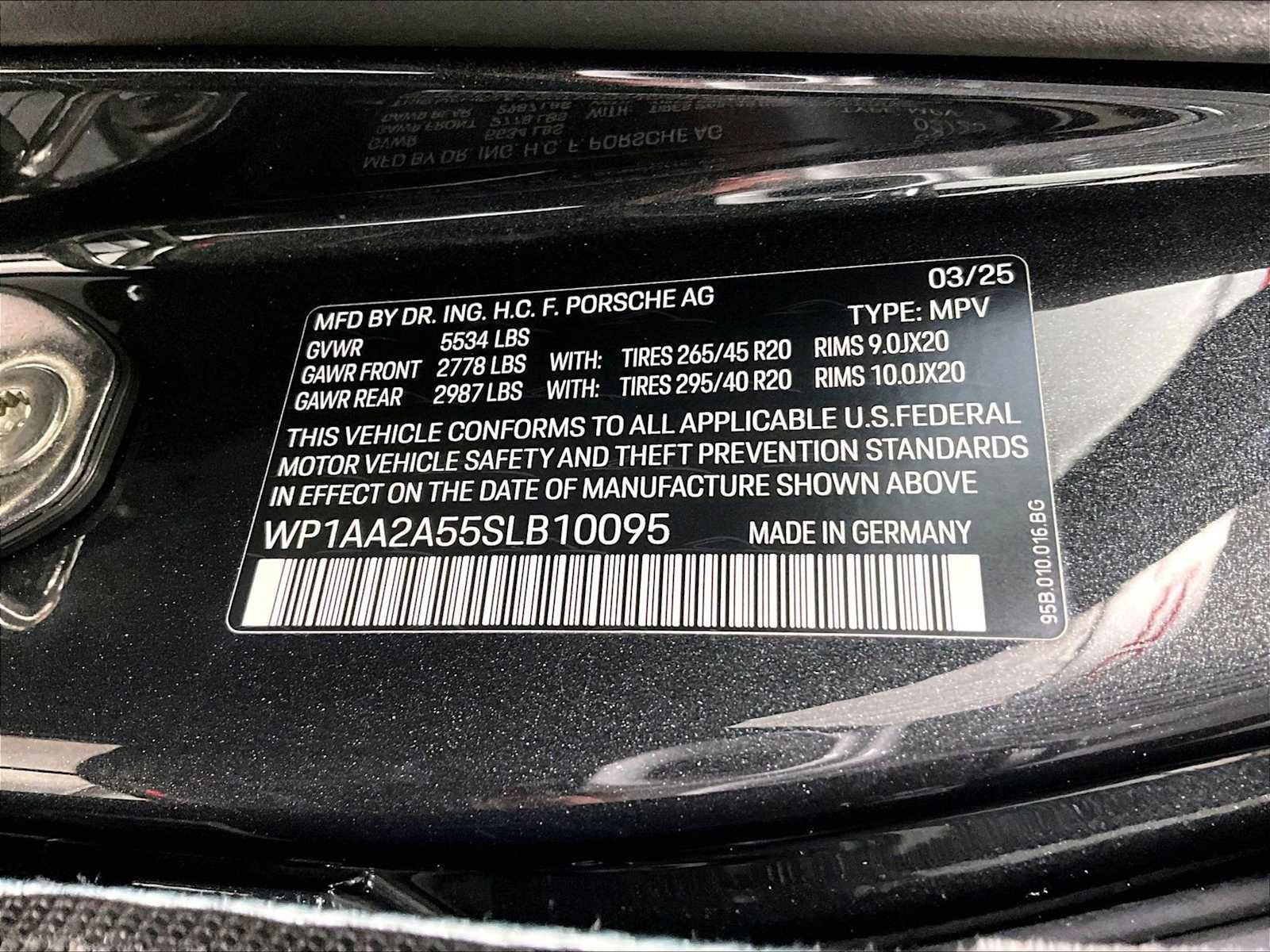 Used 2025 Porsche Macan image 36