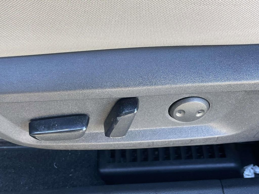 Used 2023 Nissan Rogue SV image 14