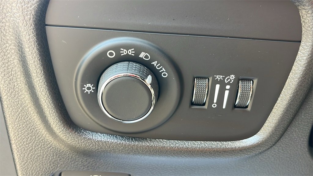 New 2025 Jeep Grand Cherokee Altitude image 19