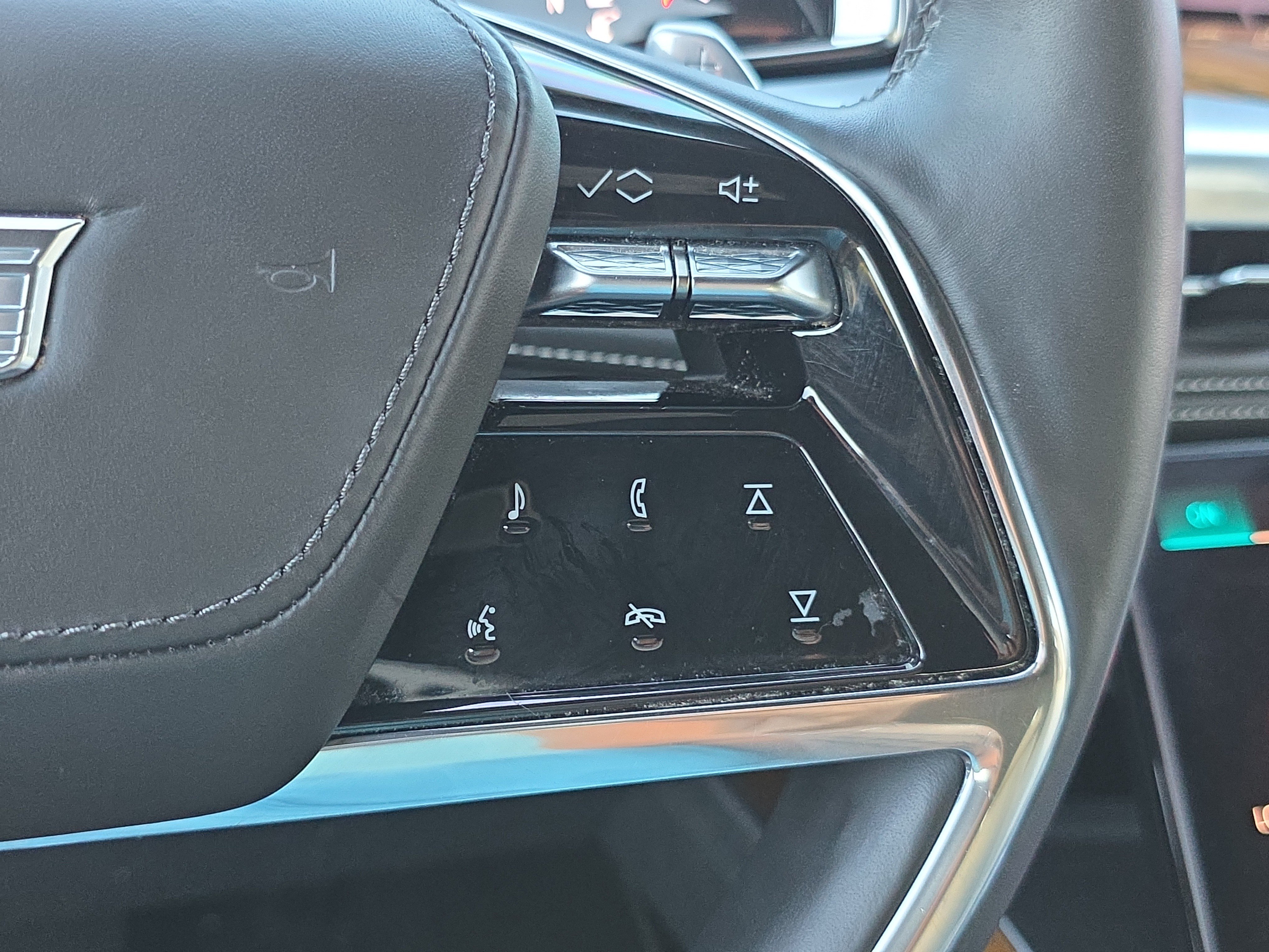 Used 2025 Cadillac Escalade ESV Sport Platinum w/ LPO, Floor Liner Package AWD/4WD image 23