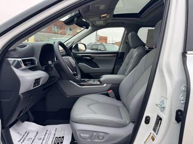 New 2026 Toyota Highlander Limited image 17